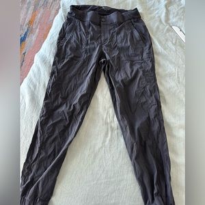 ATHLETA Trekkie Jogger size 8